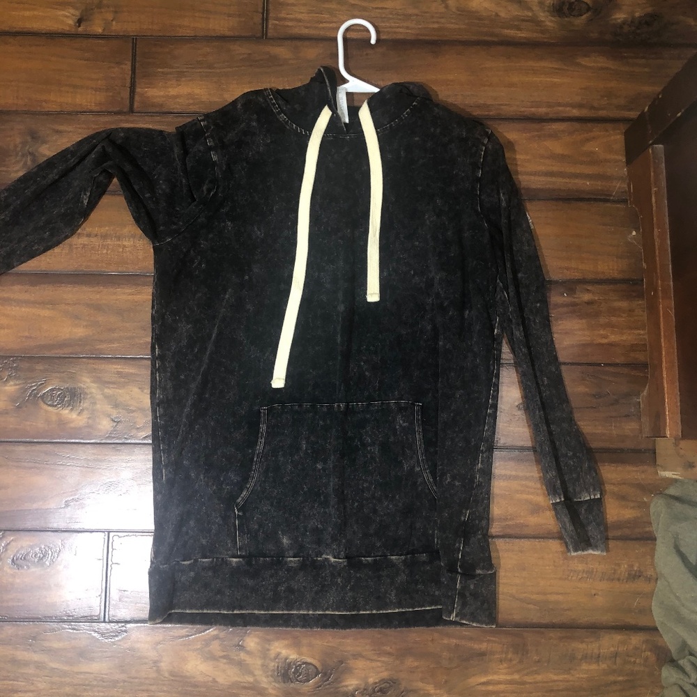 DISTRESSED HOODIE